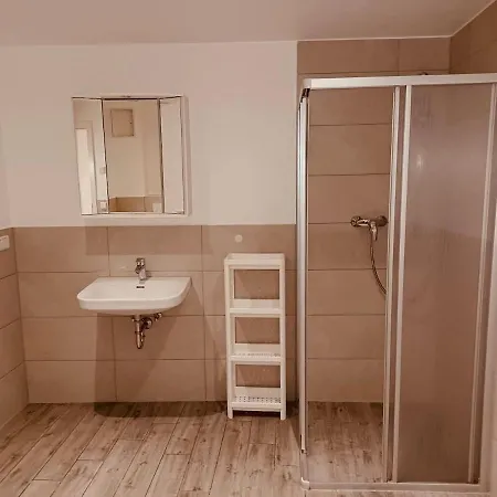Stayhere24 Grosse Monteur- Und Mit 3 Schlafzimmern