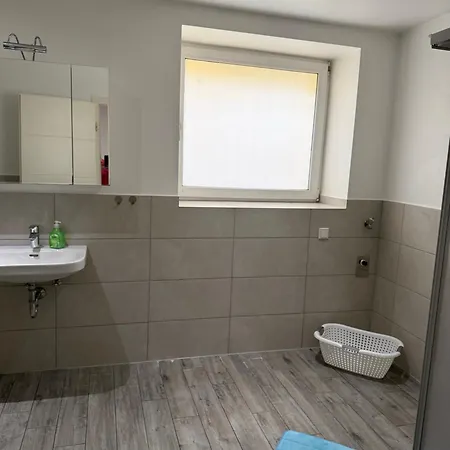 Stayhere24 Grosse Monteur- Und Mit 3 Schlafzimmern Apartment *